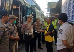 Tegas! Petugas Gabungan Tertibkan Terminal Bayangan di Brebes