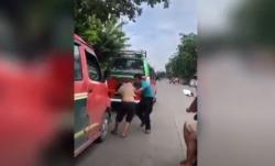 2 Sopir Angkot di Medan Berkelahi Dipisahkan Lalu Adu Jotos Lagi, Akhirnya Keduanya Dikeroyok Warga