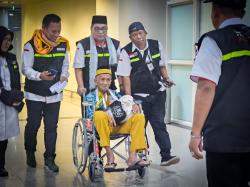 Sosok Mbah Harun Jemaah Haji Tertua Indonesia, Tiba di Madinah