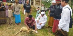 Juleha Latih Puluhan Santri Al Fath Cikotok Lebak Cara Potong Hewan Kurban