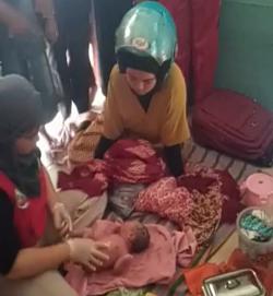 Ibu Muda Asal Bandung Melahirkan di Semak-semak Cisompet Garut saat Menempuh Perjalanan Ratusan Km