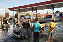 Main HP saat Isi Bensin di SPBU, Mobil Pikap Ludes Terbakar