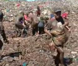  Viral Warga Ambil Puluhan Ton Daging Kerbau Ilegal Di Tempat Pembuangan Sampah