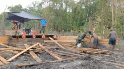 Dandim 0431 Bangka Barat Sebut Pembangunan Jembatan Kayu Kedua di Desa Air Bulin Sudah 70 Persen