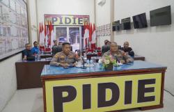 Kapolres Pidie dan Wartawan Ikuti Dialog Publik Terkait Kemerdekaan Pers Melalui Sarana Zoom Meeting