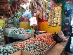 Harga Telur dan Daging Ayam di Pasar Cianjur Stagnan