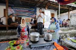 Kenalkan Sosok Ganjar Lewat Demo Masak, Kiai Muda Jatim Sasar Emak-Emak di Madura