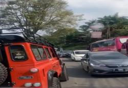 Libur Long Weekend, Wisatawan Padati Masjid Al Jabbar dan Wisata Lembang