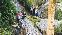 Air Terjun Kedung Peti Wisata Hits di Bojonegoro dengan Panorama Alam yang Indah