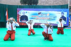 Lomba Pasang Udeng dan Jarik, Warnai Perayaan Yadnya Kasada Suku Tengger Bromo