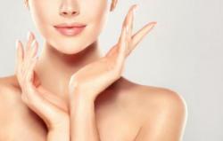 Demi Terlihat Awet Muda, Wanita Ini Pakai Masker Wajah Darah Menstruasi
