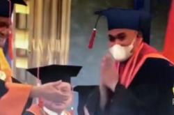 Momen Haru Wisudawan Tetap Hadir walau Sang Ayah Meninggal di Hari Wisuda, Banjir Dukungan