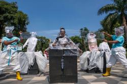 Ecoton Protes Lemahnya Peraturan dan Penegakan Hukum Penggunaan Plastik Sekali Pakai