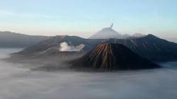 Fenomena Salju Muncul di Gunung Bromo, 2500 Wisatawan Berdatangan