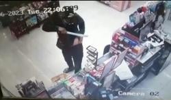 Todongkan Golok ke Kasir Minimarket, Perampok Gasak Uang Puluhan Juta