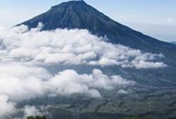 7 Fakta Menarik Gunung Sindoro, Tempat Kelahiran Raja Ngayogyakarta hingga Telaga Ajaib di Puncak