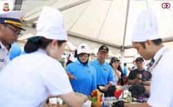 Serunya Delegasi MNEK 2023 Masak Coto di Anjungan Pantai Losari