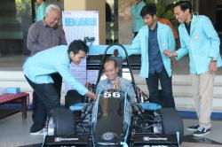 Keren, Mobil Listrik Karya Mahasiswa UNS Solo Meluncur di Japan Society of Automotive Engineer