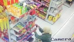 Terekam CCTV, Ibu Muda di Banyumas Curi Celana Dalam Pria di Minimarket