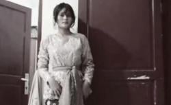 Merinding, Video Wanita Menjajal Kebaya Mendadak Terdengar Suara Menyeramkan