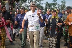 Menparekraf Sandiaga Uno Kunjungi Kampung Jawa-Mandarin Besani di Batang