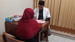 Sejak 2017, Dokter Hayyi Tiap Awal Bulan Buka Pengobatan Gratis Bagi Lansia