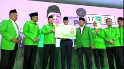 Sah Dapat KTA hingga Jaket Partai Sandiaga Uno Resmi Jadi Kader PPP