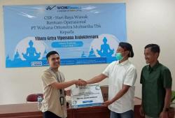 Beri Bantuan di Hari Raya Waisak, Branch Head WOM Finance Cabang Magelang : Semoga Meringankan Beban