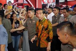 Resmikan Jakarta Fair 2023, Presiden Jokowi Jadi Rebutan Warga