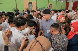 Gubernur Mengajar, Ganjar Optimis Indonesia Emas Terwujud di 2045