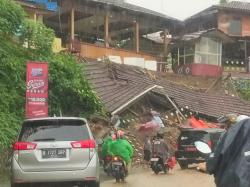 Tanah Longsor di Ambon, 121 Rumah dan 1 Sekolah Hancur Parah