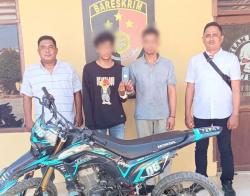 2 Pria Perampas HP di Medang Deras Diserahkan ke Polisi