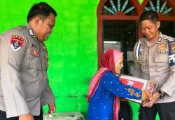 Peringati HUT ke-77 Bhayangkara, Polsek Riau Silip Gelar Bansos dan Baksos di Tempat Ibadah