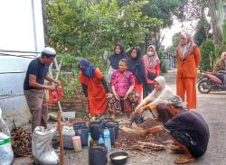 Warga Bojongsari, Kota Depok, Sulap Sampah Rumah Tangga Jadi Pupuk Organik