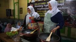 Bekali Santri dan Warga Keahlian Memasak, Kiai Muda Ganjar Beri Peluang Usaha