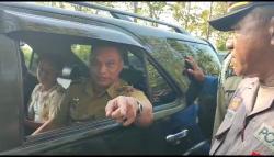 Ricuh Aparat dengan Komunitas Adat Saat Pemasangan Pilar, Bupati Sikka Sewot Disorot Kamera Wartawan