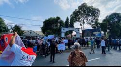 Puluhan Warga Bengkulu Utara Geruduk Kantor Kejari Minta Usut Dana BUMDes Desa Gardu