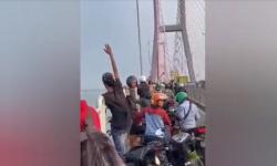 Pesan Istri Jaga Anak, Pria Ini Nekat Bunuh Diri Lompat dari Jembatan Suramadu Simak Kronologisnya