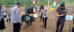 Kapolres Pidie Jaya Hadiri Penanaman Jagung  Program Ketahanan Pangan Kodim  0102 Pidie