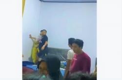 Duh, Suami Selingkuh Ngamar Bersama Wanita di Hotel saat Istri Sedang Ibadah Haji Digerebek Keluarga