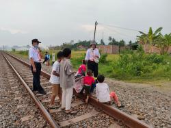 Masa Libur Sekolah, Daop 5 Purwokerto Himbau Masyarakat Tak Bermain di Jalur Kereta Api