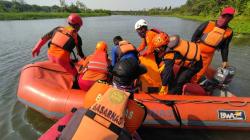 Seorang Pria Ditemukan Tim SAR Gabungan Meninggal Dunia Usai Terjun di Sungai Brantas Kediri