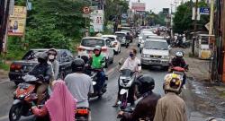 Warga Sawangan Kritik Pemkot Depok: Jalan Tak Diurusin, Malah Bangun Taman Alun-Alun Rp45 Miliar