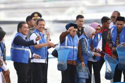 Wapres dan Menteri Kelautan dan Perikanan Panen Udang di Kebumen, Ini Hasilnya