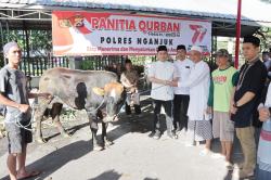 Rayakan Idul Adha, Polres Nganjuk Gelar Sholat Id dan Bagikan Daging Kurban