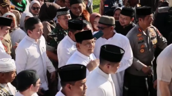 Sholat Id Bareng Prabowo, Warga Bandung Barat Penuhi Stadion Cikalong