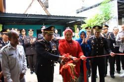 Hari Bhayangkara ke-77, Polres Tuban Renovasi Rumah Anggota Tak Layak Huni