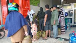 LPG 3 Kg Langka di Polman Sejak Idul Adha, Warga Rela Antre Tenteng Tabung Gas