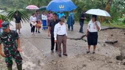 Gerak Cepat, Bupati Malaka Pantau Langsung Jalan Putus Di Alas Selatan