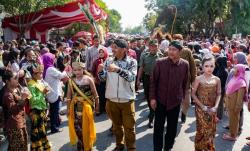 Hari Jadi Ngawi ke-665, Ribuan Warga Kwadungan Larut dalam Pawai Budaya